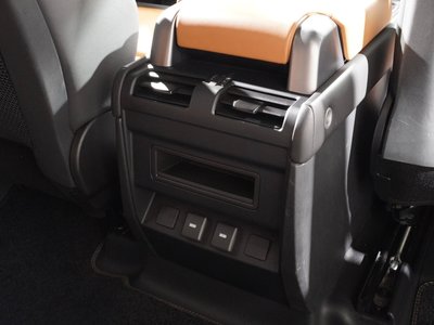 LAND ROVER DEFENDER 2023 thumbnail 43