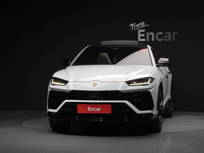 LAMBORGHINI URUS - 2