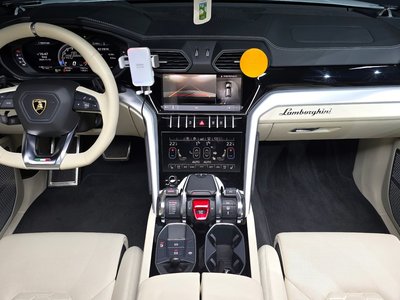 LAMBORGHINI URUS - 5