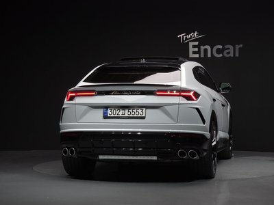 LAMBORGHINI URUS - 3