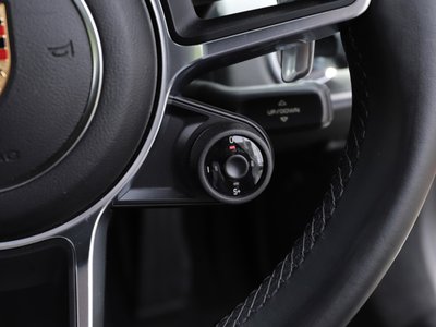 2017 Porsche 718 thumbnail 15