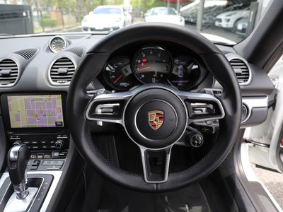 2017 Porsche 718 thumbnail 14
