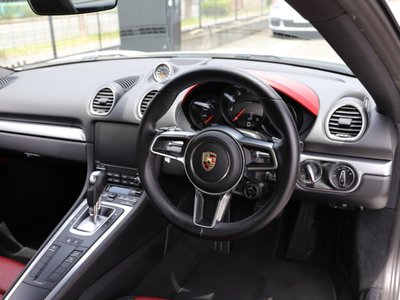 2017 Porsche 718 thumbnail 12