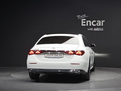 MERCEDES-BENZ E-CLASS - 3