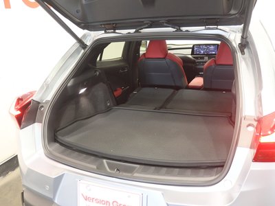 صورة مصغرة 40 لـ 2024 Lexus UX