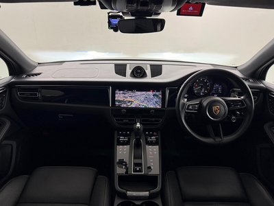 PORSCHE MACAN - 2