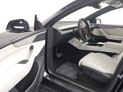 TESLA MODEL Y - 10
