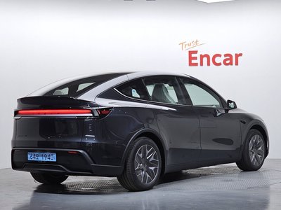TESLA MODEL Y - 4