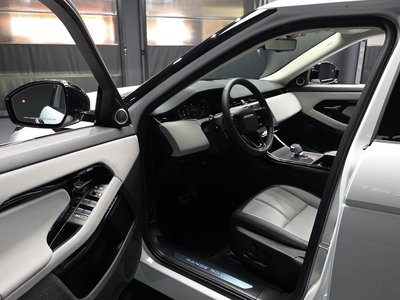 صورة 10 لـ 2025 LAND Rover RANGE ROVER EVOQUE