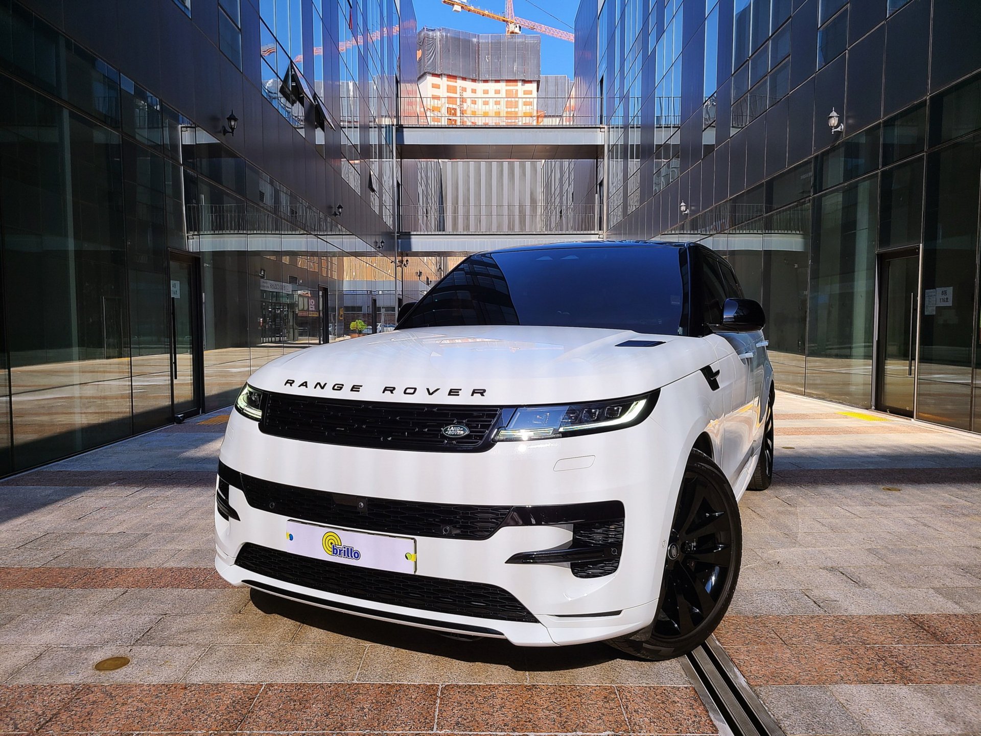 LAND ROVER RANGE ROVER SPORT - View 1