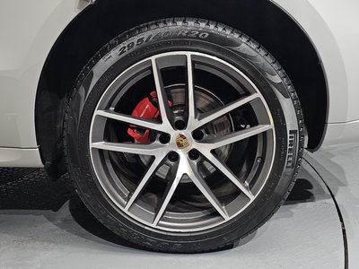 صورة 8 لـ 2022 Porsche MACAN