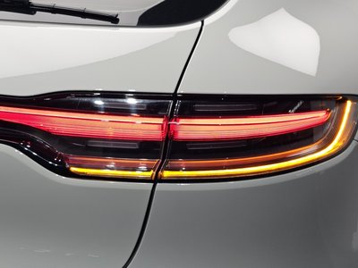 صورة 10 لـ 2022 Porsche MACAN
