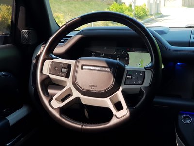 LAND ROVER DEFENDER - 8
