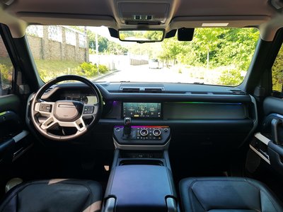 LAND ROVER DEFENDER - 4