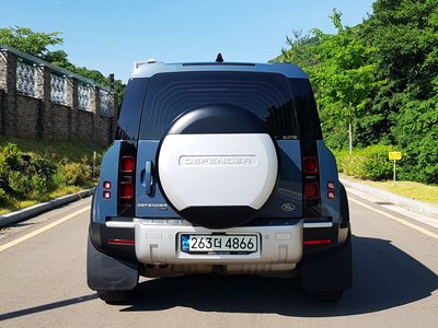 LAND ROVER DEFENDER - 6