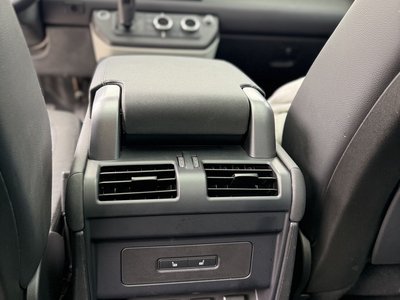 LAND ROVER DEFENDER - 9