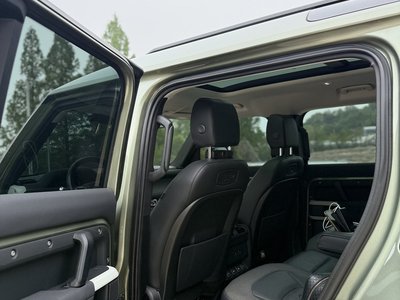 LAND ROVER DEFENDER - 8