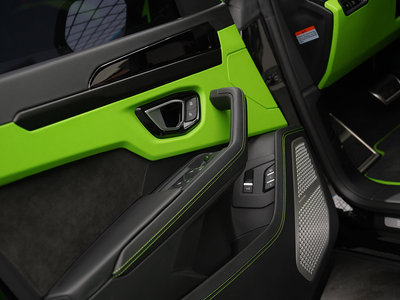 LAMBORGHINI URUS - 10