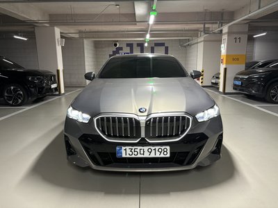 2025 BMW 5 SERIES photo 3