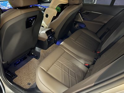 2025 BMW 5 SERIES photo 4
