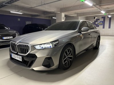2025 BMW 5 SERIES photo 5