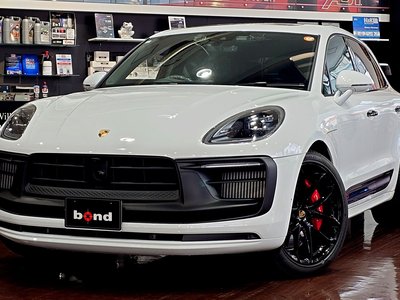PORSCHE MACAN - 1