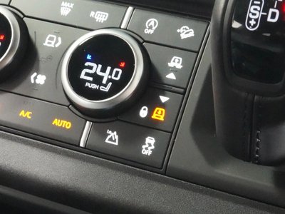 LAND ROVER DEFENDER - 4