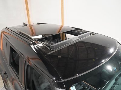 LAND ROVER DEFENDER - 7