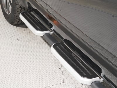 LAND ROVER DEFENDER - 8