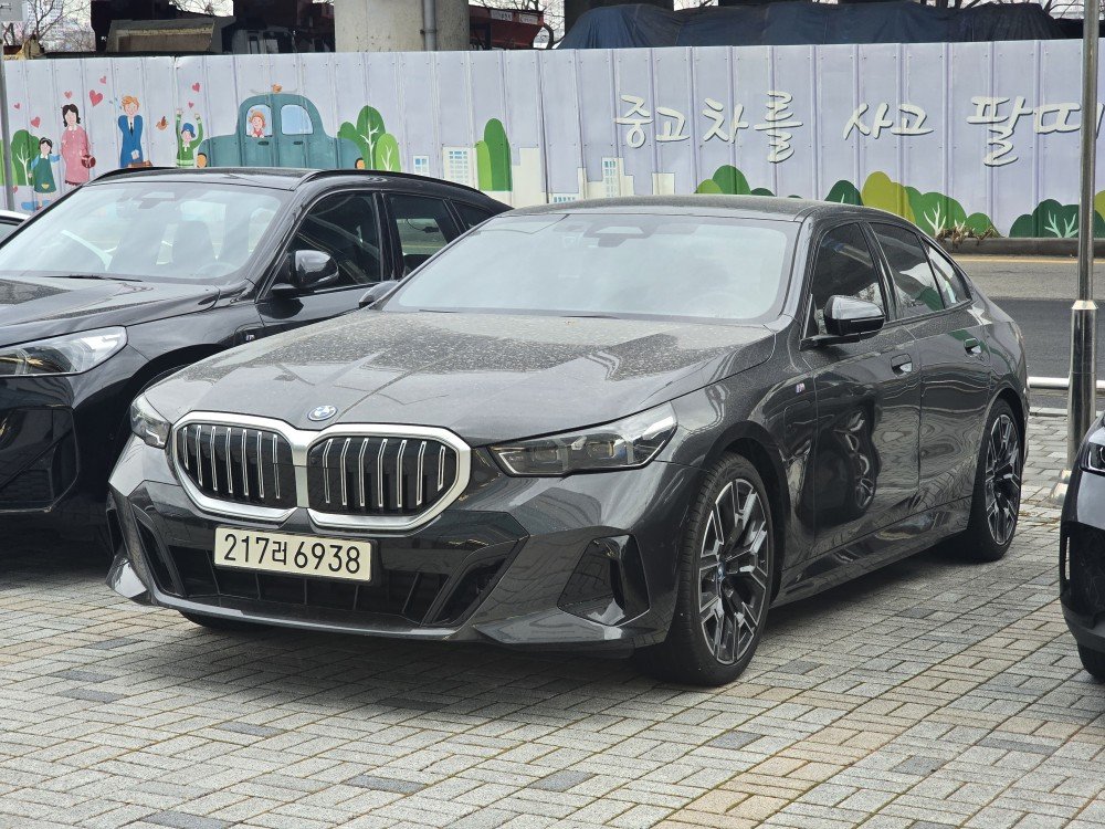 BMW 5 SERIES - View 1