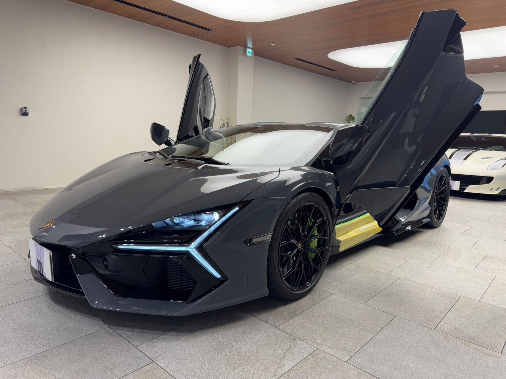 LAMBORGHINI REVUELTO - View 1