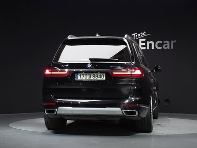 2021 BMW X7 photo 4