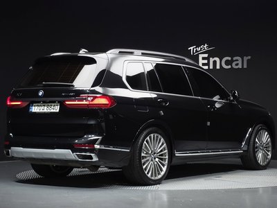 2021 BMW X7 photo 3