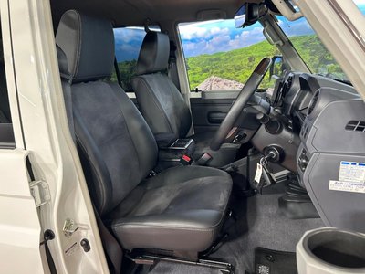 TOYOTA LAND CRUISER 70 - 8