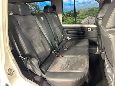 TOYOTA LAND CRUISER 70 - 9
