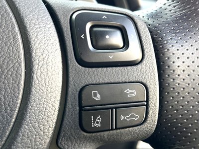2021 Lexus IS photo 8