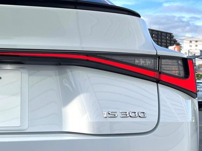 2021 Lexus IS — миниатюра 33