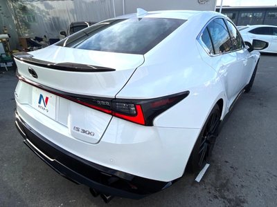 2021 Lexus IS — миниатюра 21