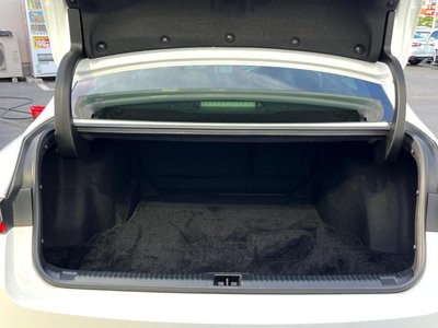 2021 Lexus IS — миниатюра 15