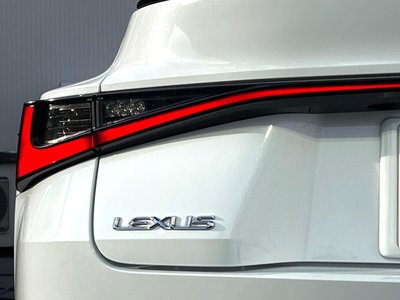 2021 Lexus IS — миниатюра 32
