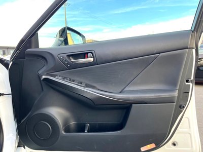 2021 Lexus IS — миниатюра 45