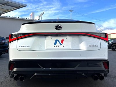 2021 Lexus IS — миниатюра 17