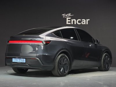 TESLA MODEL Y - 2