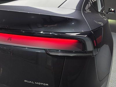 TESLA MODEL Y - 10