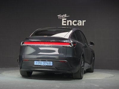 TESLA MODEL Y - 4