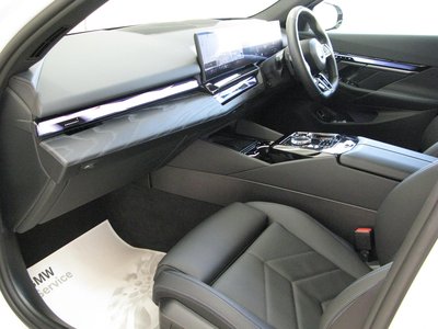 2024 BMW 5 SERIES — миниатюра 16