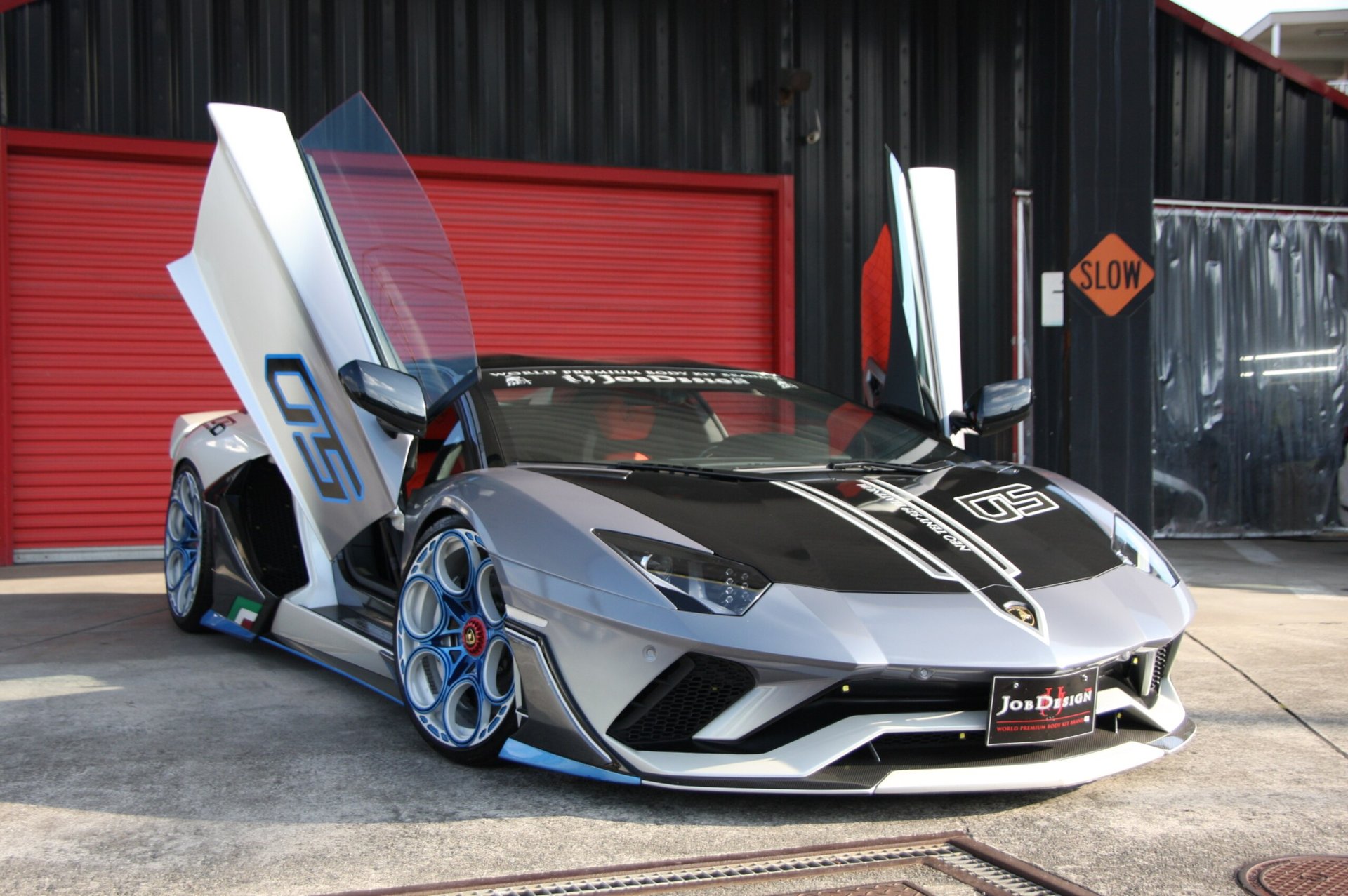 LAMBORGHINI AVENTADOR ROADSTER - View 1