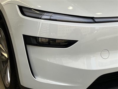 TESLA MODEL Y - 7