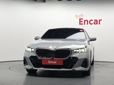 2025 BMW 5 SERIES photo 2