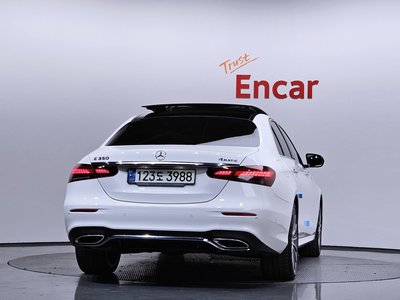 MERCEDES-BENZ E-CLASS - 3